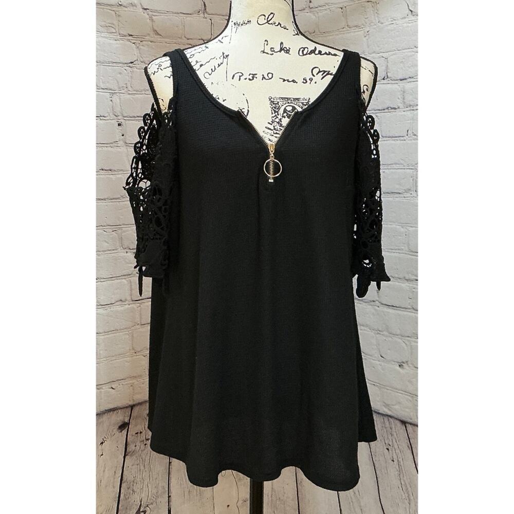 Women's Black Ribbed Quarter Zip Cold Shoulder Top (Size XL)